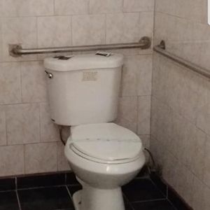 Einzelzimmer für Gäste mit Behinderungen